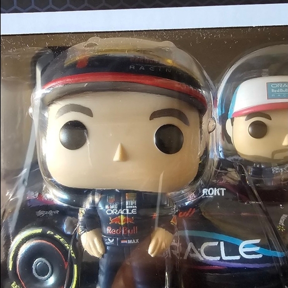 Oracle Red Bull Racing Team Vinyl Figures - Picture 2 of 5